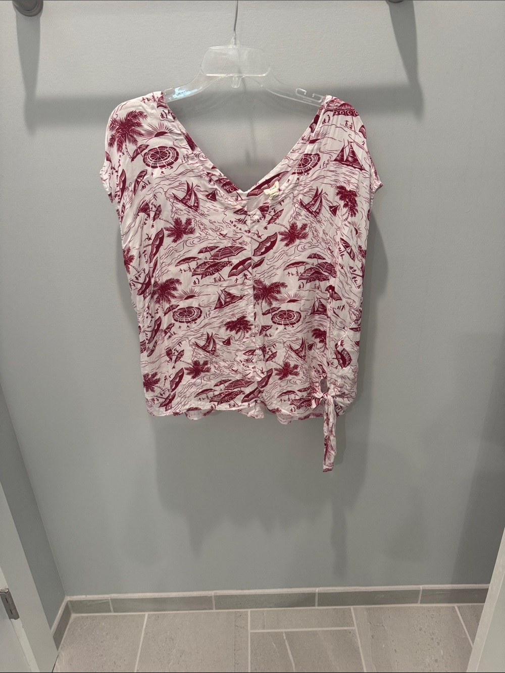 Anthropologie White V-Neck Short Sleeve Tie-Hem Top with Burgundy Print